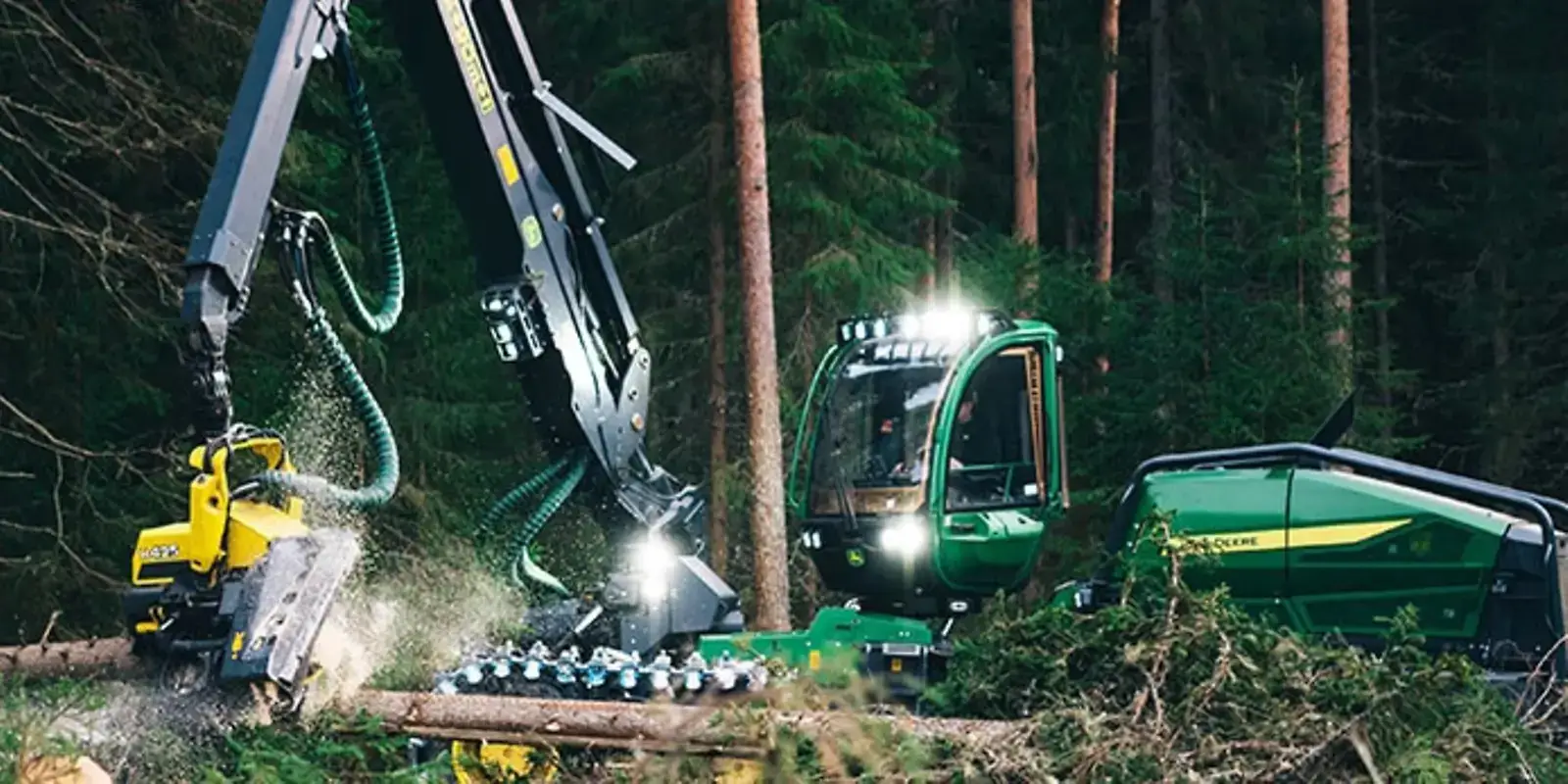INTRAC Latvija un John Deere – Lauksaimniecības un mežsaimniecības dzinējspēks